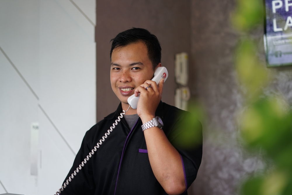 Cleo Hotel Jemursari Сурабая Екстериор снимка